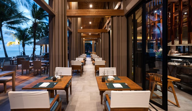 La Flora Khao Lak - The Sire Restaurant Interior Table Arrangement